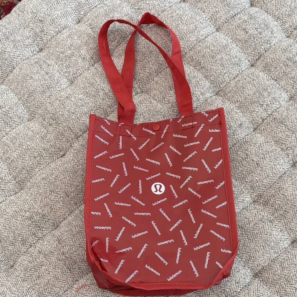 lululemon shopping tote